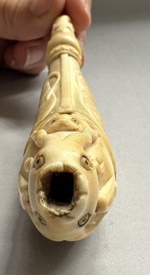 Lot 33 - A VERY RARE MUGHAL IVORY PRIMING-FLASK, 17TH CENTURY