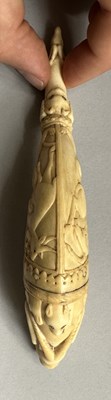 Lot 33 - A VERY RARE MUGHAL IVORY PRIMING-FLASK, 17TH CENTURY