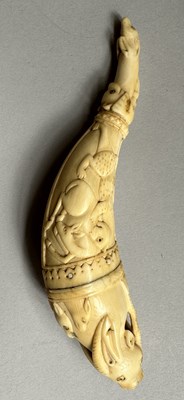 Lot 33 - A VERY RARE MUGHAL IVORY PRIMING-FLASK, 17TH CENTURY