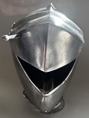Lot 53 - AN EXTREMELY RARE ITALIAN ARMET FROM THE MISSAGLIA WORKSHOP, MILAN, MID-LATE 15TH CENTURY
