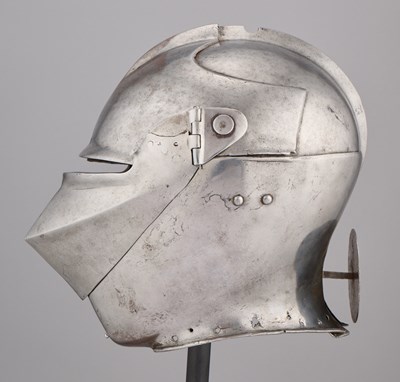 Lot 53 - AN EXTREMELY RARE ITALIAN ARMET FROM THE MISSAGLIA WORKSHOP, MILAN, MID-LATE 15TH CENTURY