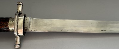 Lot 51 - A CONTINENTAL WHITE-METAL MOUNTED HUNTING HANGER, 19TH CENTURY