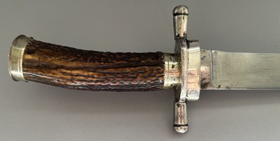Lot 51 - A CONTINENTAL WHITE-METAL MOUNTED HUNTING HANGER, 19TH CENTURY