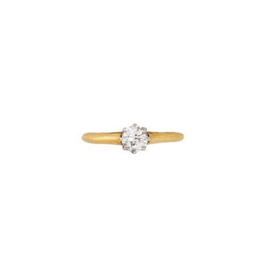 Lot 369 - DIAMOND RING