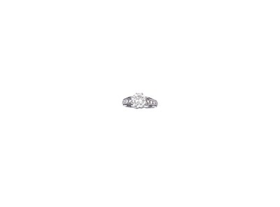 Lot 780 - DIAMOND RING