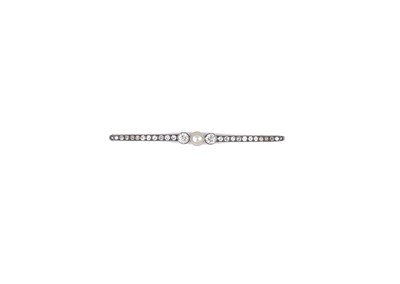 Lot 786 - CULTURED PEARL AND DIAMOND BAR BROOCH