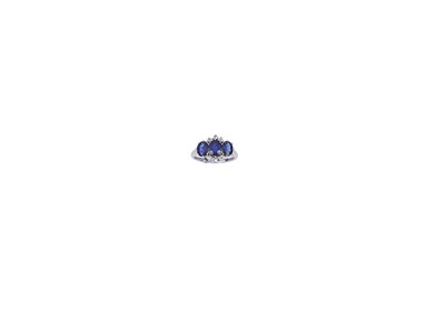 Lot 796 - SAPPHIRE AND DIAMOND RING
