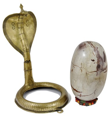 Lot 190 - A LARGE LINGAM STONE AND ASSOCIATED BRASS COBRA STAND