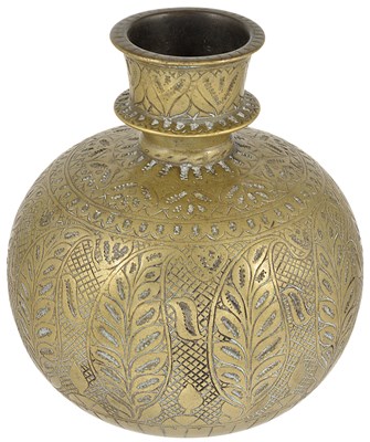 Lot 206 - A MUGHAL BRASS HUQQA BOTTLE