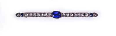 Lot 268 - A SAPPHIRE AND DIAMOND BROOCH