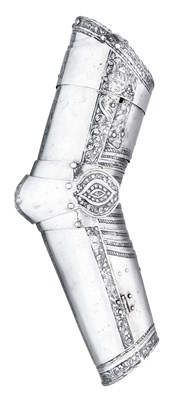 Lot 405 - A COMPOSITE NORTH GERMAN VAMBRACE FOR THE RIGHT ARM, WITH ETCHED DECORATION, BRUNSWICK, CIRCA 1560-5